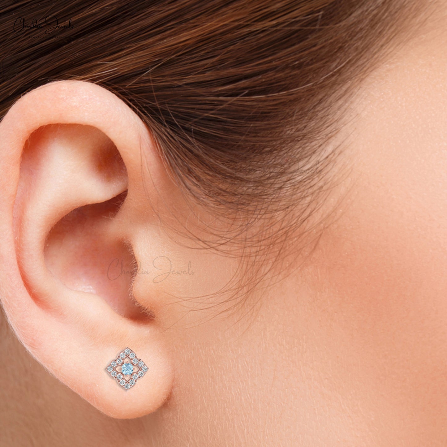 Stunning Round Cut Aquamarine Stud Earrings in 14K Gold with G-H Diamond