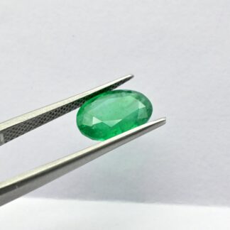High Grade 2.65 Ct Oval Cut Emerald for Making Necklaces, 1 Piece