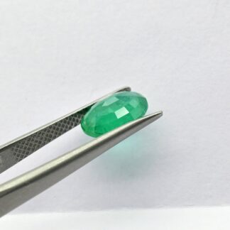 AAA Quality 2.17 Ct Oval Cut Emerald Gemstone For Necklaces, 1 Piece